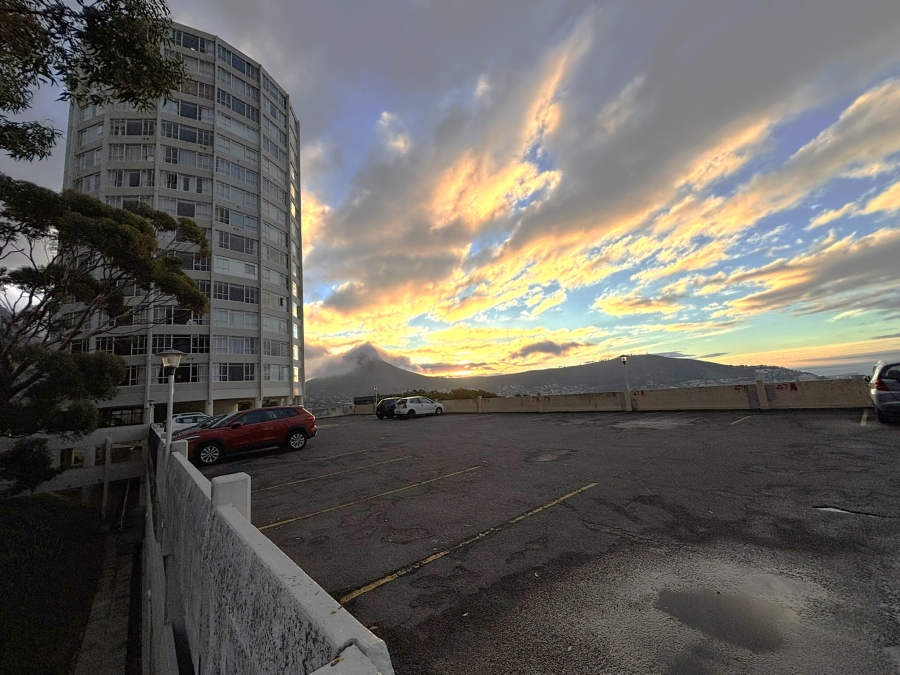 To Let 2 Bedroom Property for Rent in Vredehoek Western Cape
